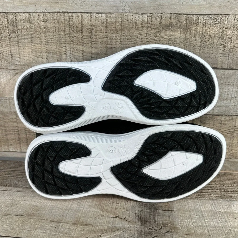 Tommy Bahama NWT Golf Women Black Knit Slip On Sneakers‎ with Flower Logo Size 9